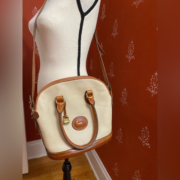 Dooney & Bourke cream leather purse - Picture 2 of 10